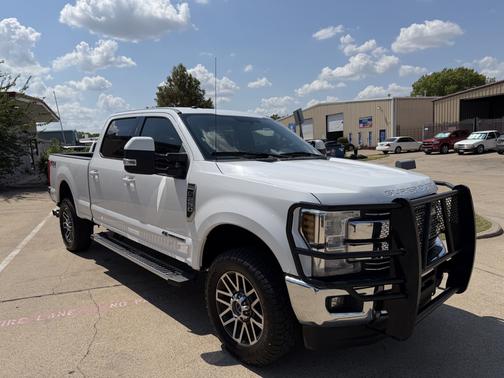 White 2018 Ford F-250 Lariat