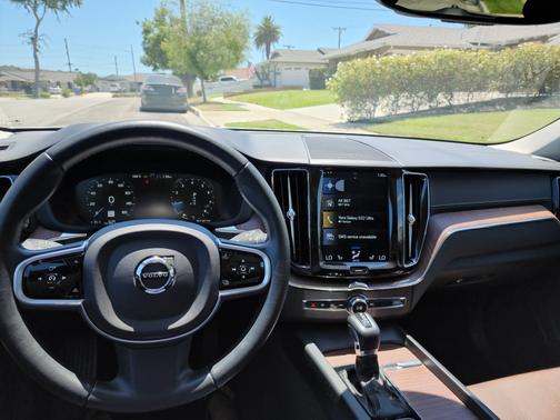 Photo 4 of 9 of 2019 Volvo XC60 T5 Inscription