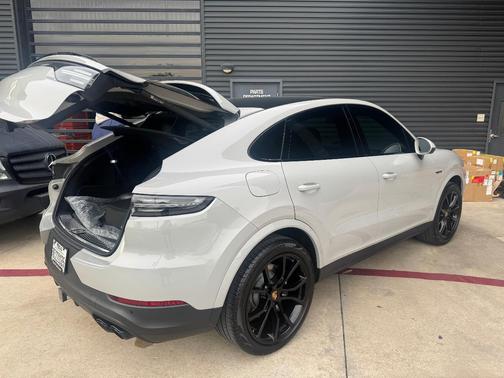 Gray 2023 Porsche Cayenne Cayenne Platinum Edition