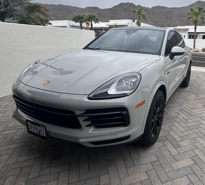 Gray 2023 Porsche Cayenne Cayenne Platinum Edition