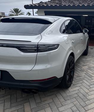 Gray 2023 Porsche Cayenne Cayenne Platinum Edition
