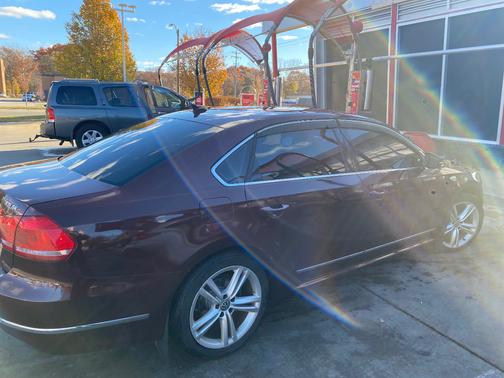 2013 Volkswagen Passat 2.0 TDI SE w/ Sunroof