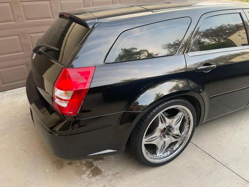 Black 2006 Dodge Magnum Base