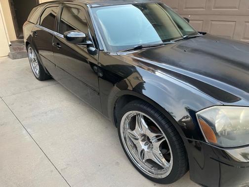 Black 2006 Dodge Magnum Base