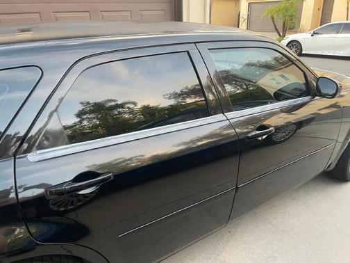 Black 2006 Dodge Magnum Base