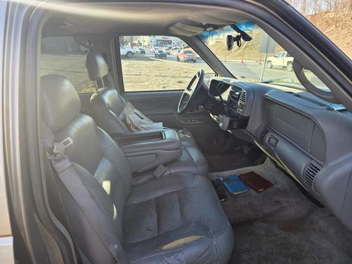 1999 GMC Suburban 1500