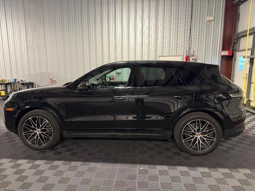 Black 2025 Porsche Cayenne Cayenne