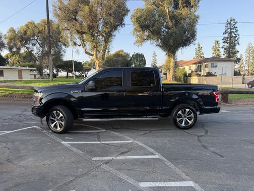 Black 2018 Ford F-150 XLT