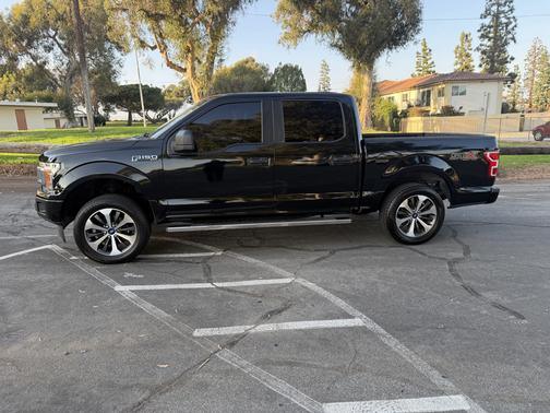 Black 2018 Ford F-150 XLT