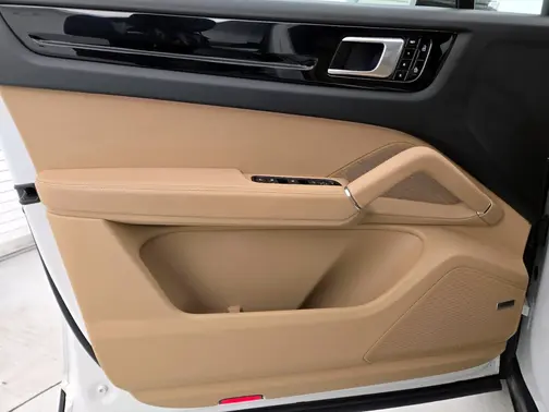White 2019 Porsche Cayenne Cayenne