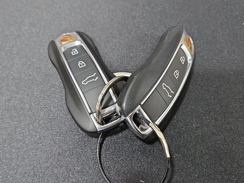 White 2019 Porsche Cayenne Cayenne