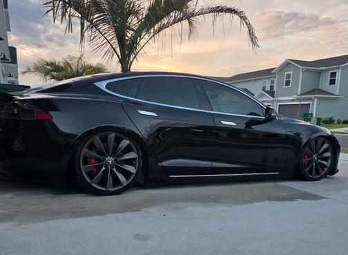 Black 2017 Tesla Model S P100D