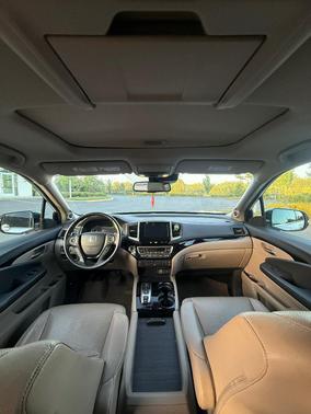White 2016 Honda Pilot Elite