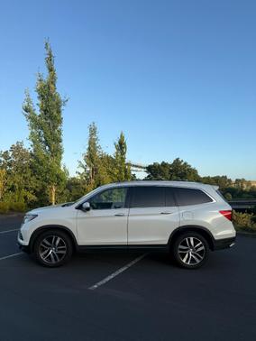 White 2016 Honda Pilot Elite