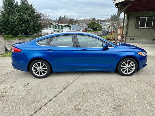 Blue 2017 Ford Fusion SE