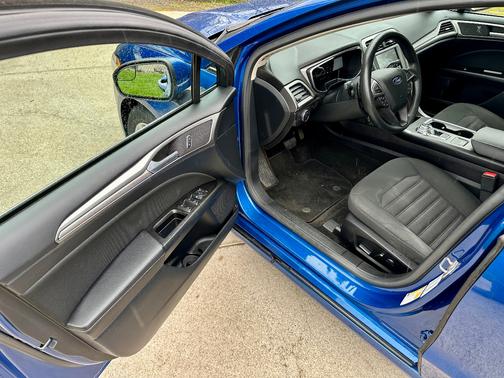 Blue 2017 Ford Fusion SE