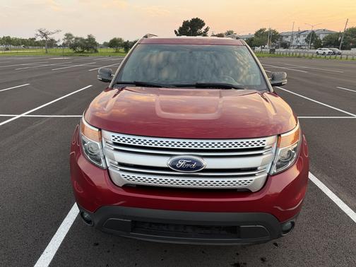 Red 2015 Ford Explorer XLT