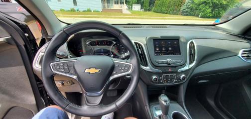 Photo 5 of 10 of 2020 Chevrolet Equinox 1LT