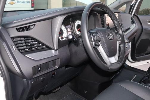 White 2020 Toyota Sienna SE