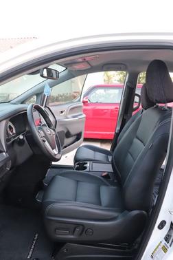 White 2020 Toyota Sienna SE