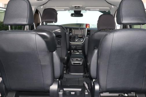 White 2020 Toyota Sienna SE