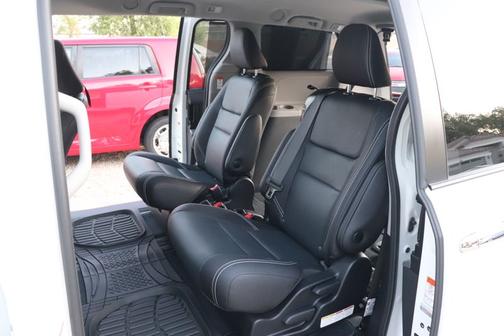 White 2020 Toyota Sienna SE