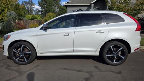 2016 Volvo XC60 T6 R-Design Platinum