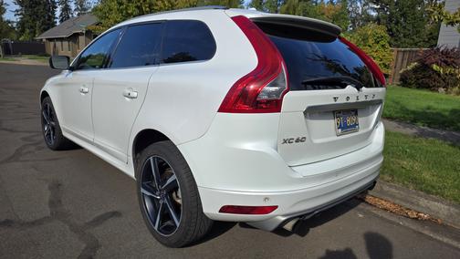 2016 Volvo XC60 T6 R-Design Platinum
