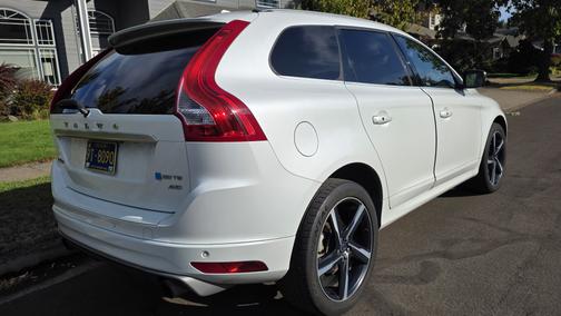 2016 Volvo XC60 T6 R-Design Platinum