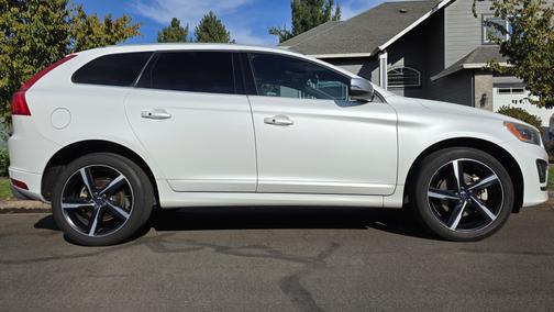 2016 Volvo XC60 T6 R-Design Platinum