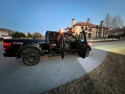 Black 2022 Ford F-150 XLT