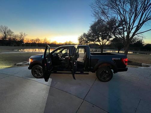 Black 2022 Ford F-150 XLT