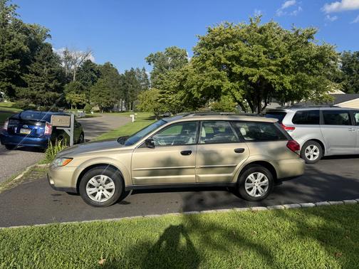 Gold 2009 Subaru Outback 2.5 i