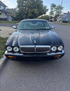 Black 1998 Jaguar XJ8 L