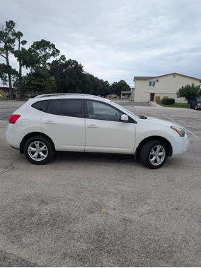 White 2009 Nissan Rogue SL