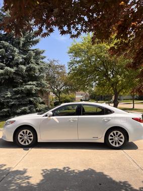 2013 Lexus ES 300h Base