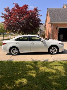 2013 Lexus ES 300h Base