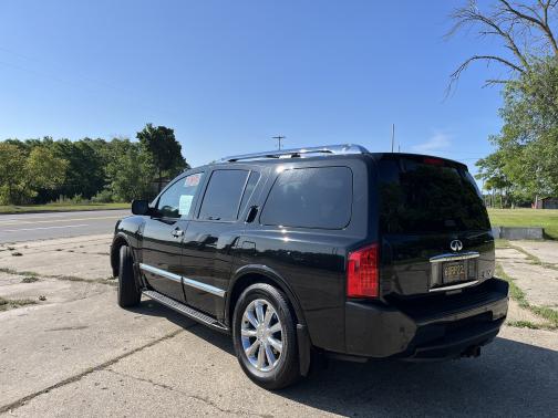 2010 INFINITI QX56 Base