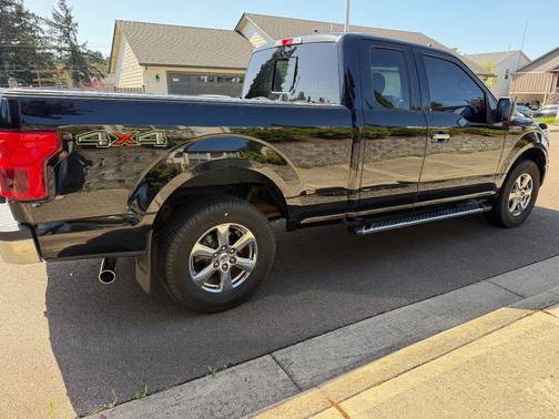 Black 2018 Ford F-150 XLT
