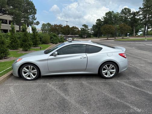 2010 Hyundai Genesis Coupe 3.8 Grand Touring