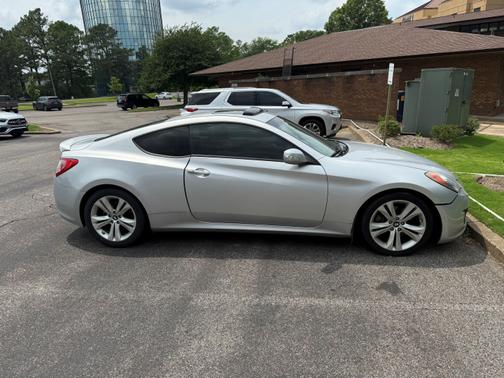 2010 Hyundai Genesis Coupe 3.8 Grand Touring