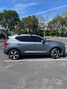 Gray 2019 Volvo XC40 T5 Momentum