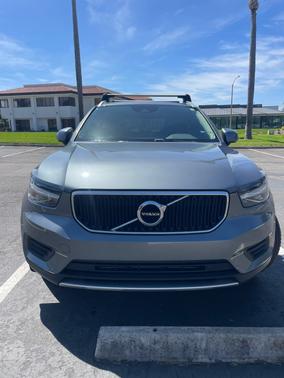 Gray 2019 Volvo XC40 T5 Momentum