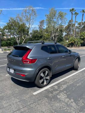 Gray 2019 Volvo XC40 T5 Momentum