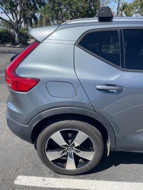Gray 2019 Volvo XC40 T5 Momentum