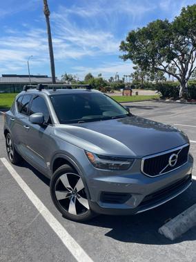 Gray 2019 Volvo XC40 T5 Momentum