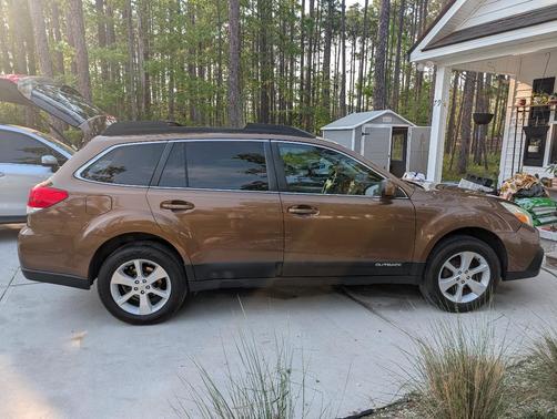 Brown 2013 Subaru Outback 2.5i Premium