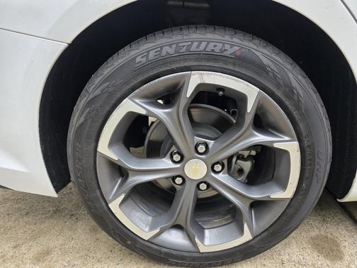White 2022 Chevrolet Malibu LT