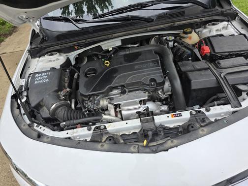 White 2022 Chevrolet Malibu LT