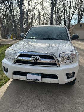 White 2007 Toyota 4Runner SR5
